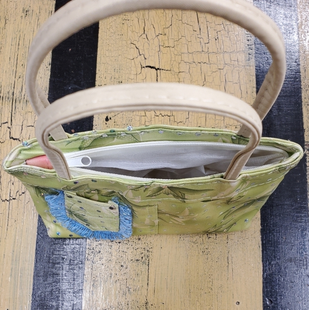 👜 NWOT Small zip-up wristlet purse - Picture 7 of 9
